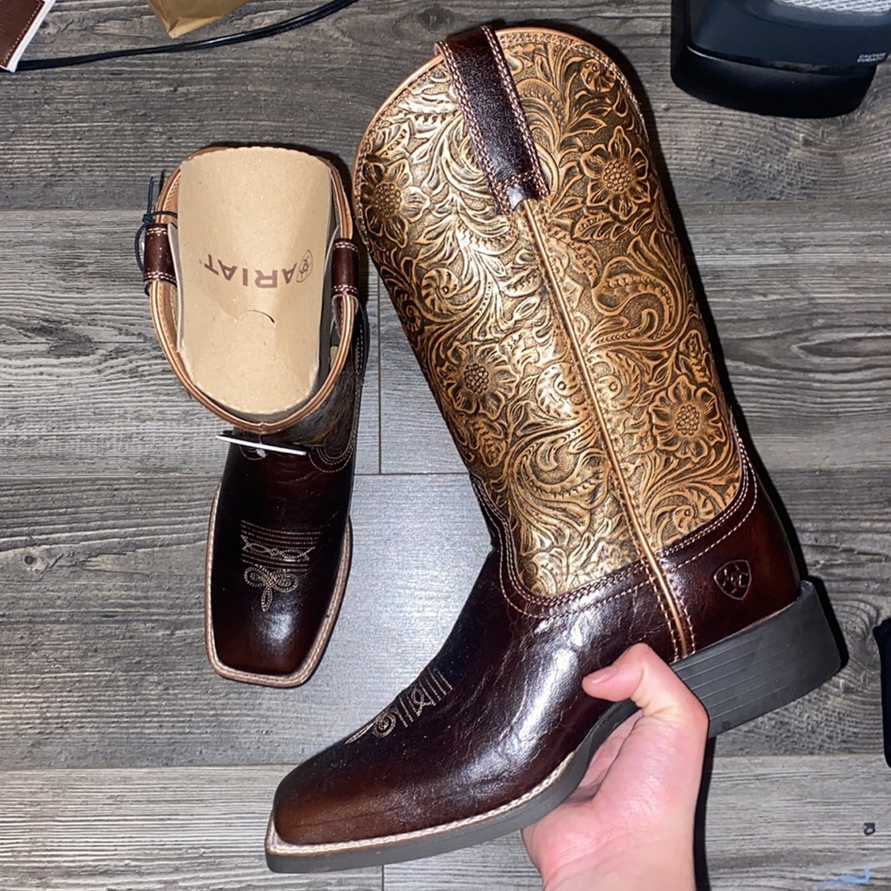 Brand new Ariat boots